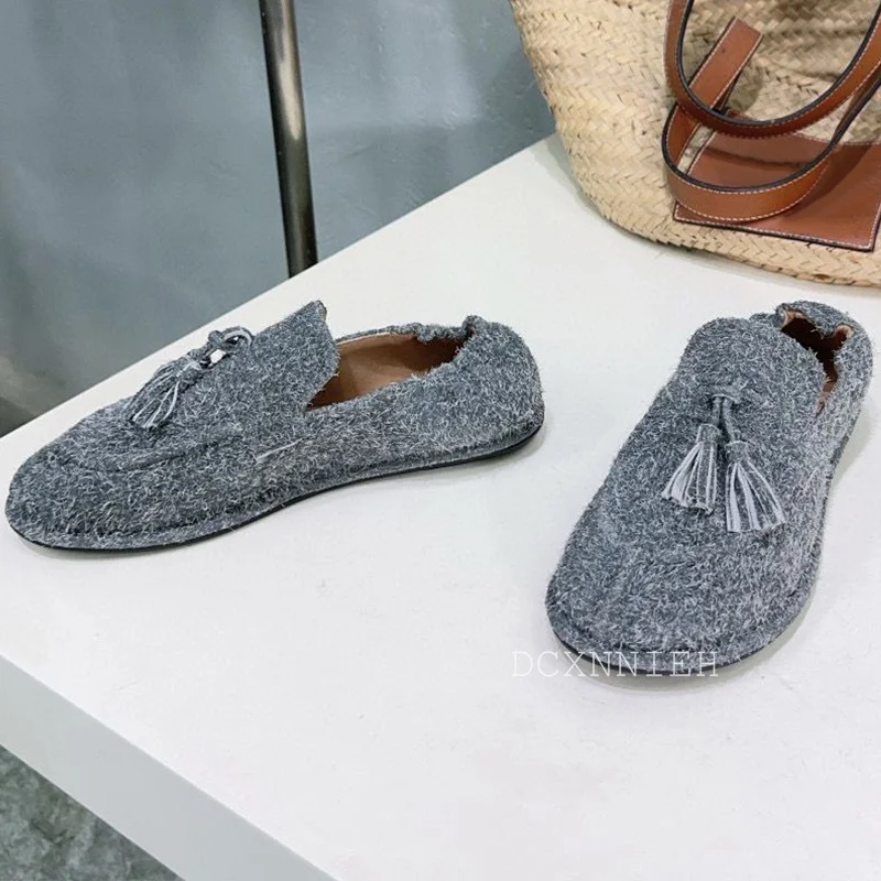 Демисезонные туфли на плоской подошве с мехом женские глубоким носком и