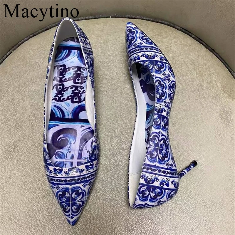 2022  New Blue And White Porcelain Flower Pointed  High Heels Pumps Fashion All-Match Nice  Leather Shoes