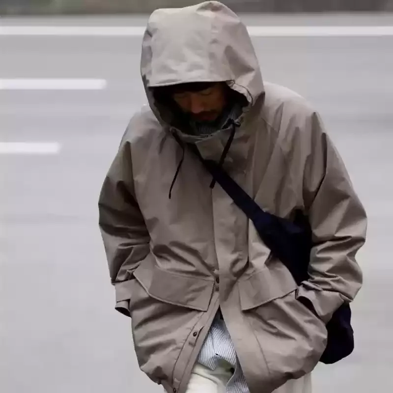 Водонепроницаемая ламинированная куртка с капюшоном для прогулочных