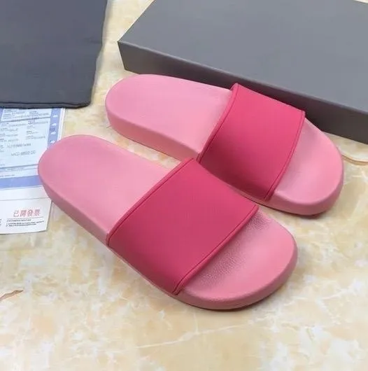 

Шлепанцы женские кожаные, однотонные сандалии на плоской подошве, с тиснением, с буквенным принтом, Размеры 35-45, лето 2023