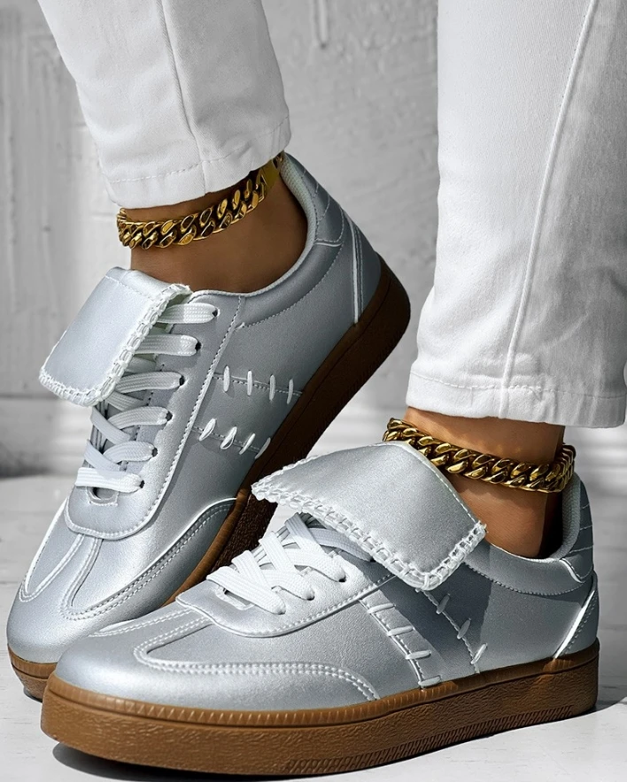 Повседневные кроссовки с цветными блоками и круглым носком на шнуровке женская