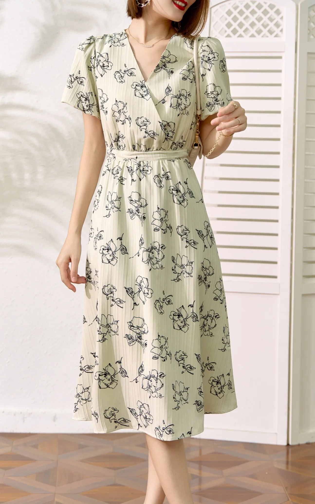 

2023 spring and summer women's clothing fashion new V-neck Printed Dress 0526