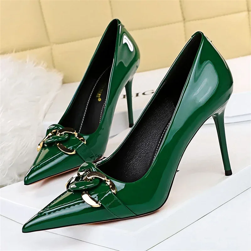 Летние женские туфли-лодочки на металлических пуговицах BIGTREE роскошные