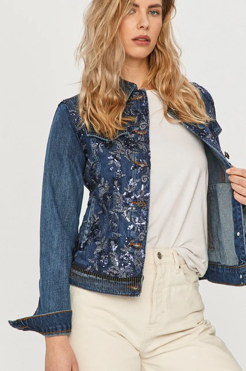 Потертая джинсовая куртка на молнии
