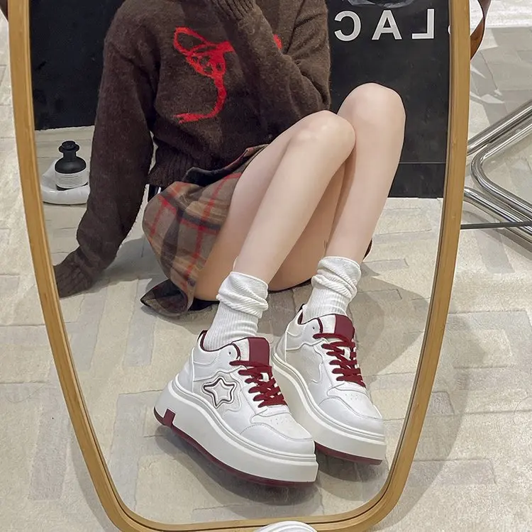 Женская обувь 2024 кроссовки без шнуровки универсальные Modis разноцветная женская с