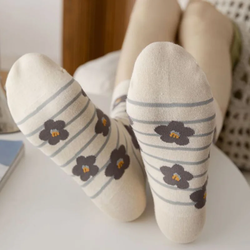 5 Pair Middle Tube Kawaii Socks Women Long Sunflower Print Winter Cotton Socks Fashion New 35-41Size Funy Girl Style Korea Socks