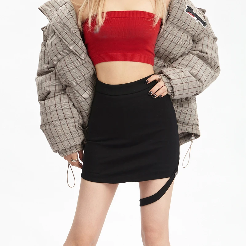 

Женская мини-юбка с высокой талией и асимметричным ремешком