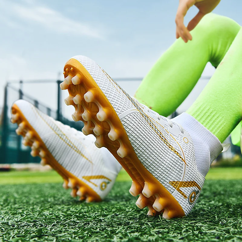 New Soccer Shoes Men High Top Indoor Sport Shoe Assassin Professional Football Boots Breathable Athletic Training Sneaker Cleats