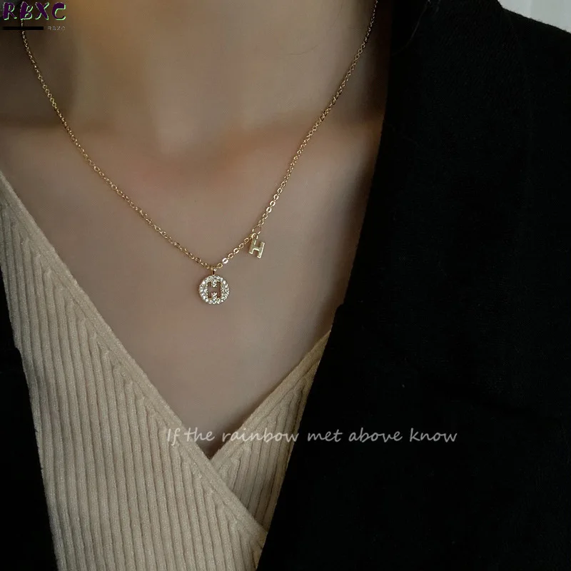 

Rbxc Beautiful Diamond Inlaid Letter Necklace Light Luxury Niche 2021 New Female Design Sense Clavicle Chain Pendant