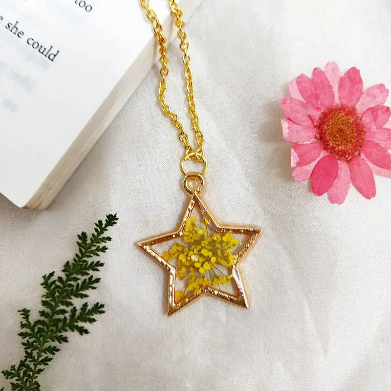 

Ожерелье из настоящего кружева с цветами, ожерелье из смолы с высушенными цветами, персонализированный подарок, ботанические украшения