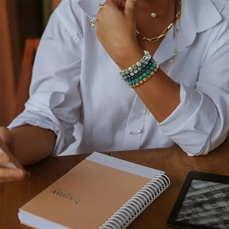 Ювелирный браслет унисекс с полудрагоценными камнями кристаллами и бусинами