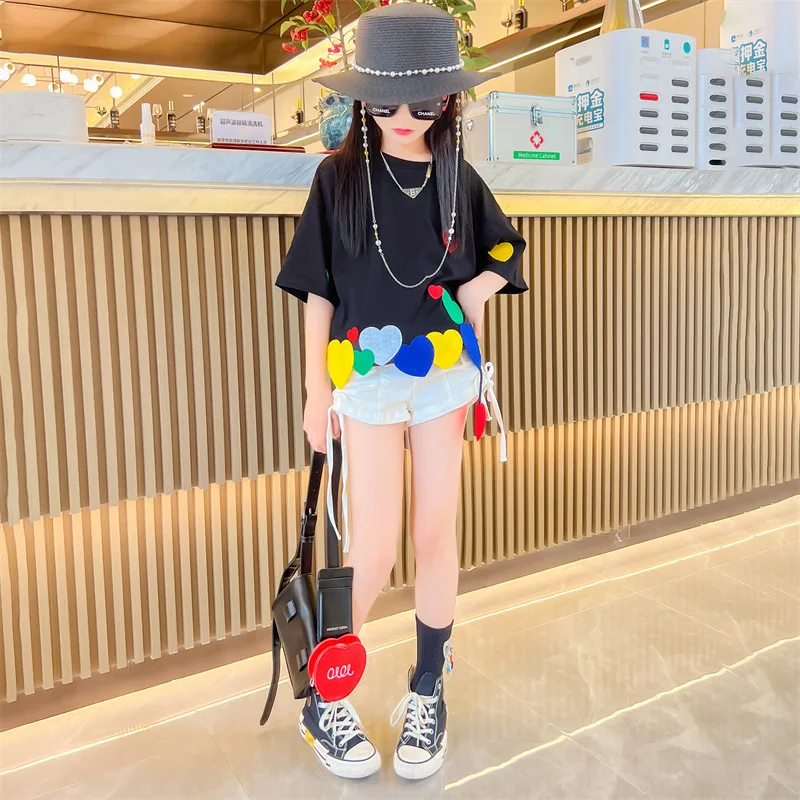 

Футболка с коротким рукавом и шорты, с сердечками