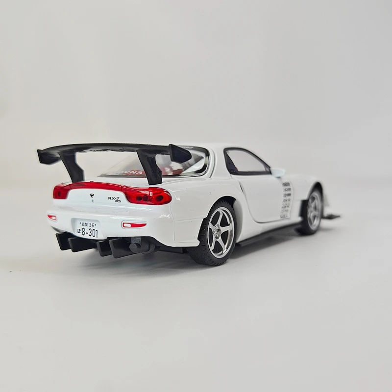 Фото Модель автомобиля Mazda RX-7 FD из сплава, масштаб 1:32, с открывающимися дверями, капотом и багажником, со звуковыми и световыми эффектами, в комплекте с подарками. №3