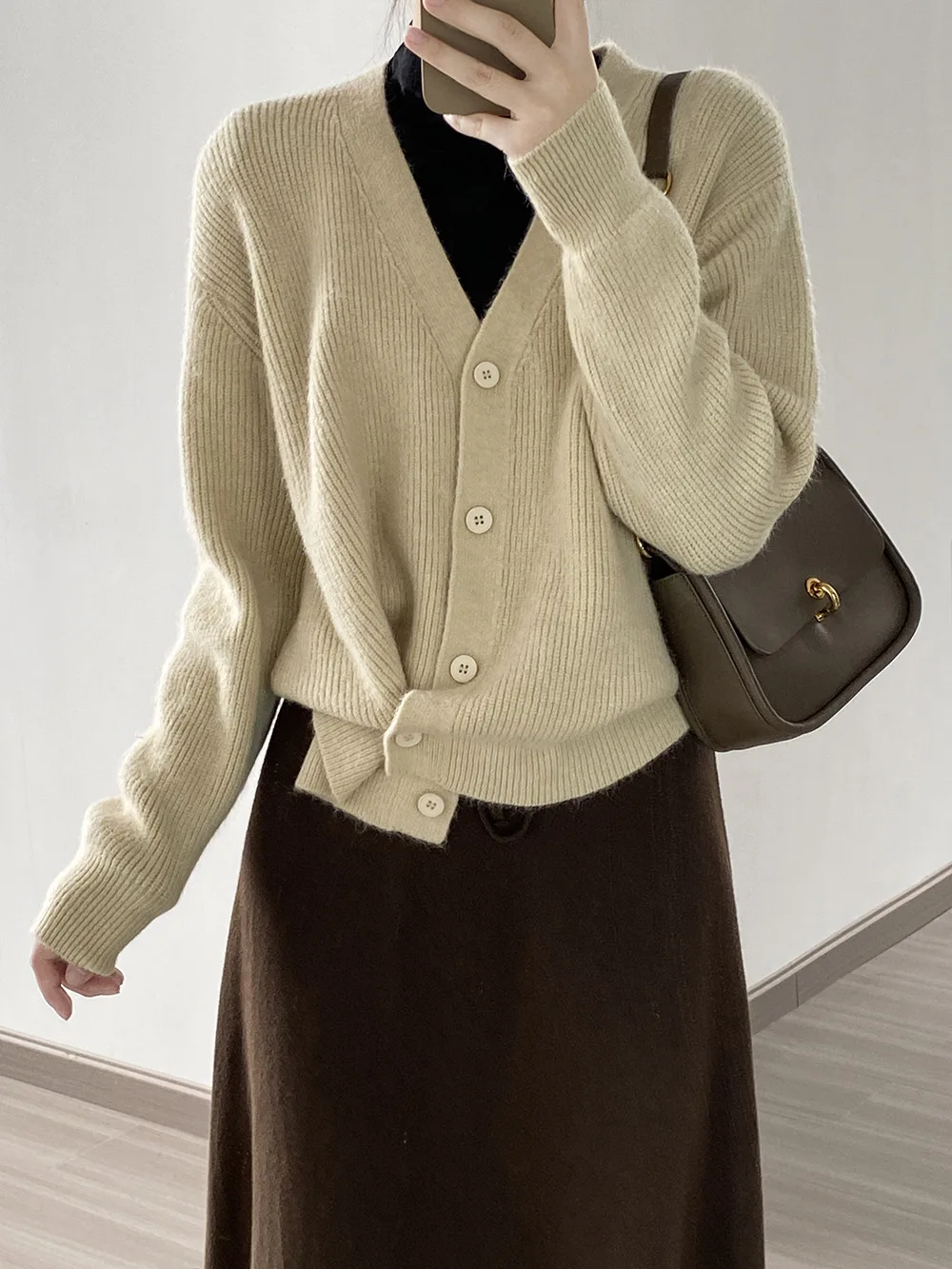 

Korean Style Solid Color Long Sleeve Knit Cardigan for Women - 2023 Autumn-Winter New Sensation V-Neck Asymmetric Sweater Jacket