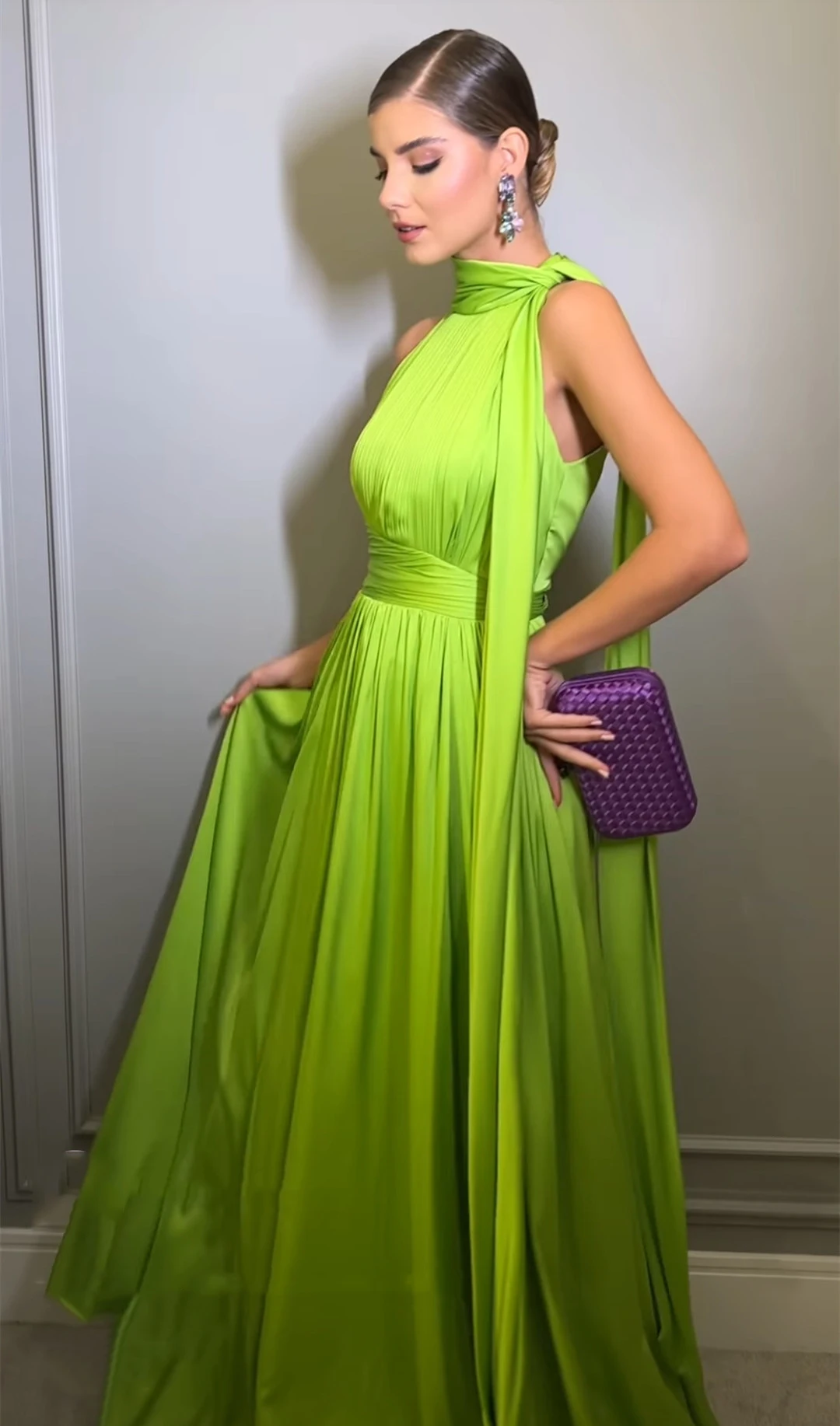 

POMUSE Classy Halter Green Long Evening Desses A-Line Pleated حزب اللباس Floor Length Prom Dresses for Women