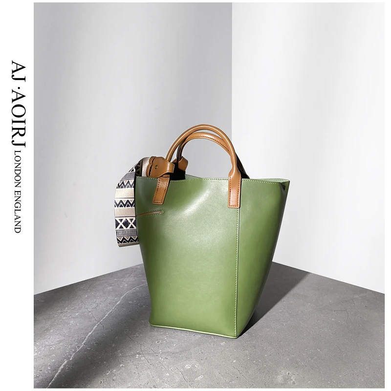 

2022 New Cowhide Quality Retro Simple Fashion Leather Bucket Bag Designer Handbag