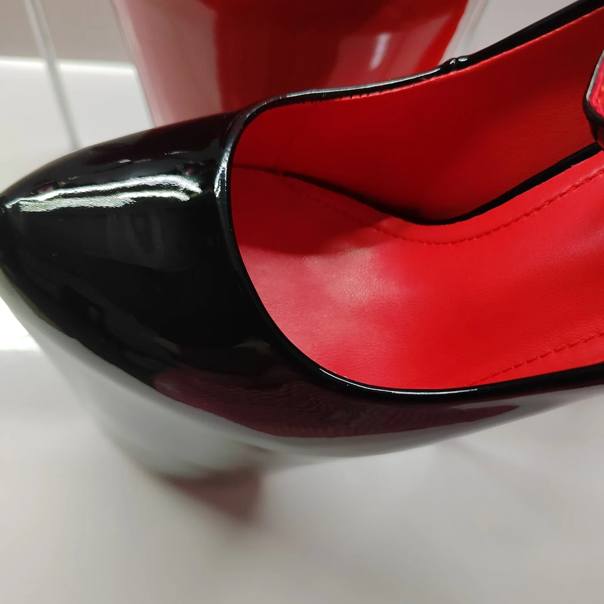 2025 Сверхвысокие туфли на тонком каблуке 30 см из лакированной кожи с рыбьим ртом 19