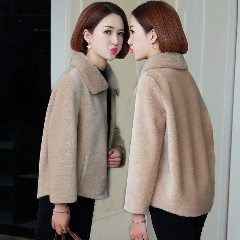 Новое пальто из искусственного