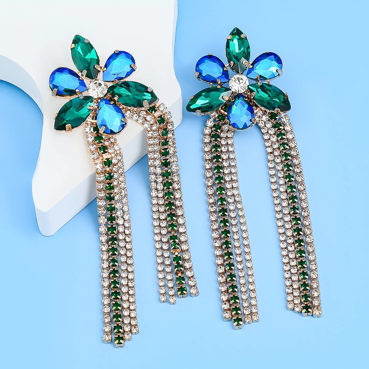 

Новинка, трендовые металлические Разноцветные серьги-подвески с геометрической кисточкой, блестящие ювелирные украшения для невесты и свадьбы, женские очаровательные аксессуары