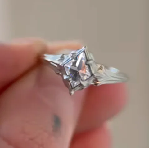 Серебряные кольца с белыми камнями NovoPublic