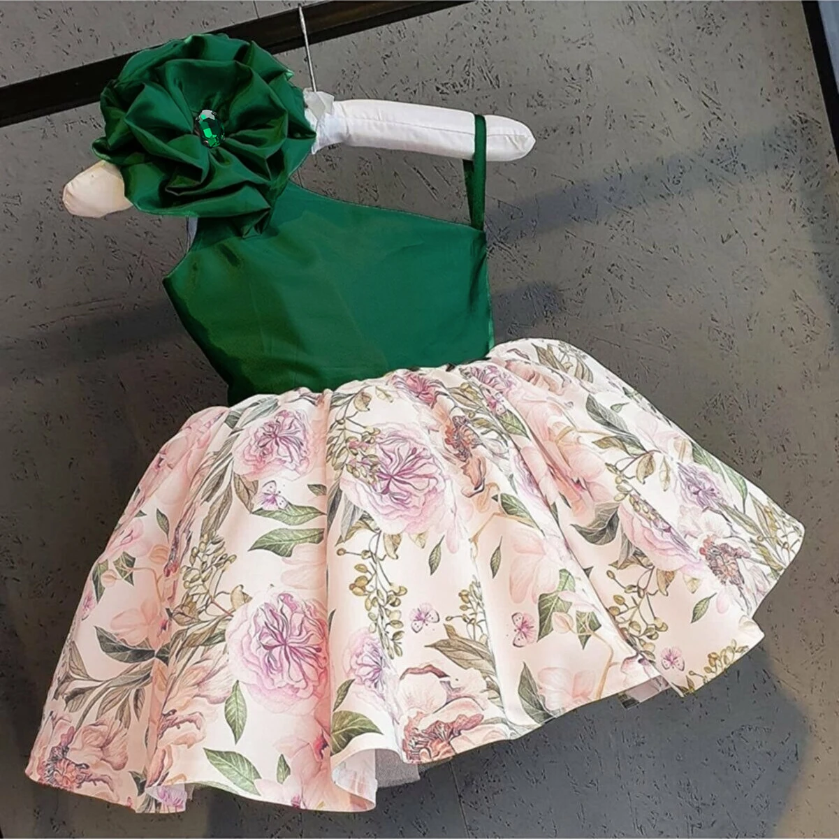 2023 Toddler Green Party Dress for Baby Girl Elegant Sloping Shoulder Big Flower Gown Kid Wedding Tutu Prom 1st Birthday Dresses