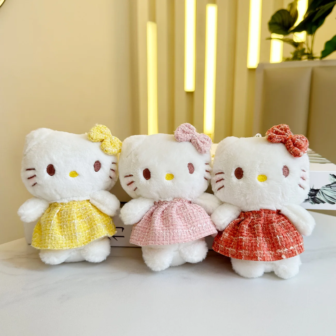 Женская кукла-подвеска в виде кошки |