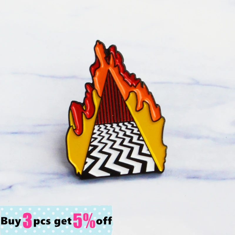 Оптовая продажа эмалированная булавка Lynch в стиле Twin Peak Badge красная брошь для штор