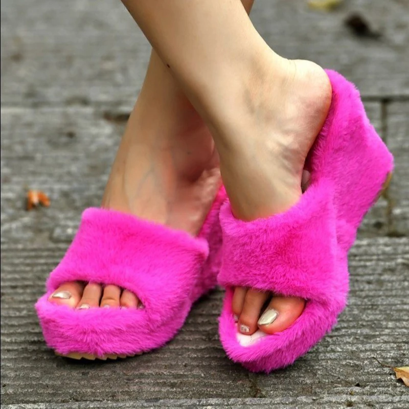 

2023 Women Plush Slippers Ladies Wedges High Heels Shoes Fluorescent Sexy Solid Peep-toe Faux Fur Fashion Outdoor Daily-wear