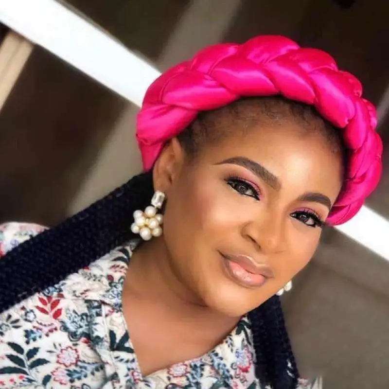 

Новые атласные женские косички карамельных цветов, повязки на голову, эластичная бандана, повязки для волос, женские популярные африканские аксессуары, головной убор Tur Y8N0