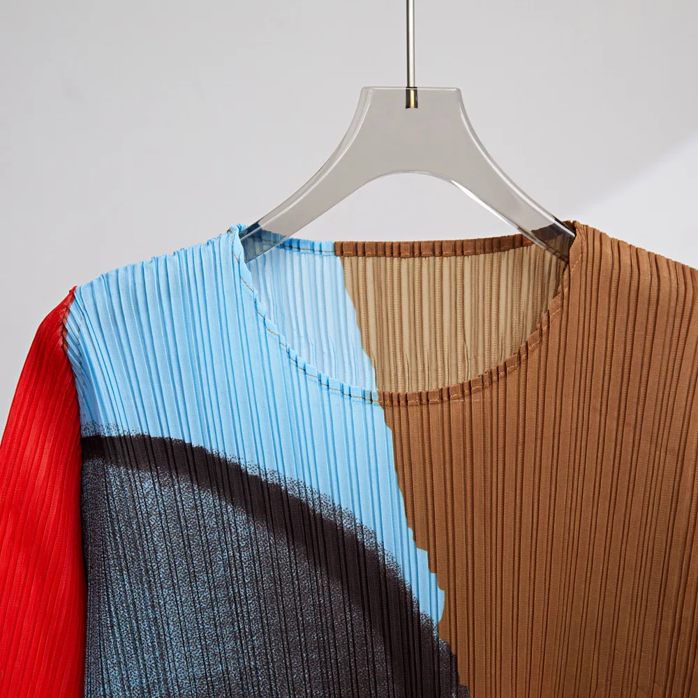 Женский комплект из футболки и прямых брюк с рукавом 3/4