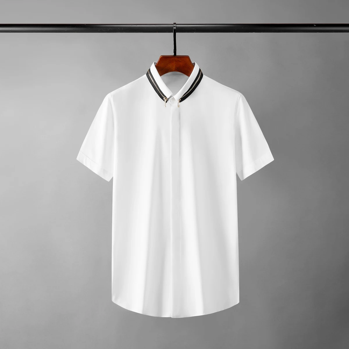 

2022 Black White Male Shirts Luxury Short Sleeve Zipper Collar Casual Mens Dress Shirts Fashion Slim Fit Party Man Shirts 4xl