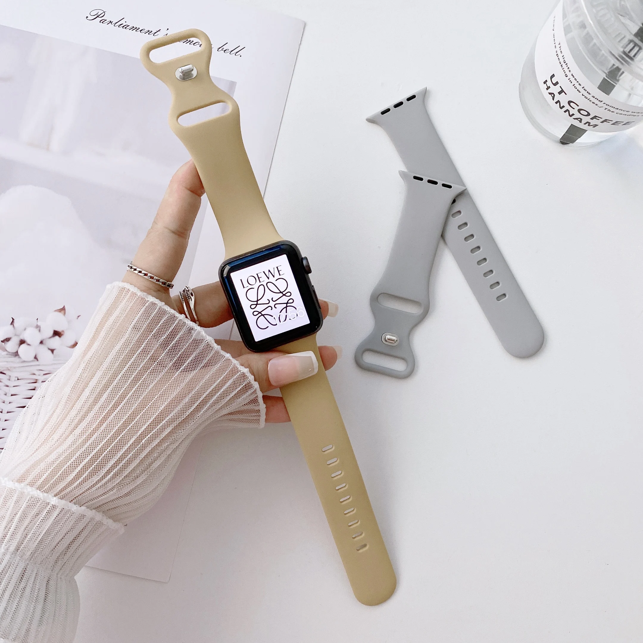 

Silicone Strap For Apple Watch Band 42mm 44mm 45mm Men Soft Sport Watchband Bracelet 41mm 40mm 38mm iwatch series 3 4 5 6 SE 7