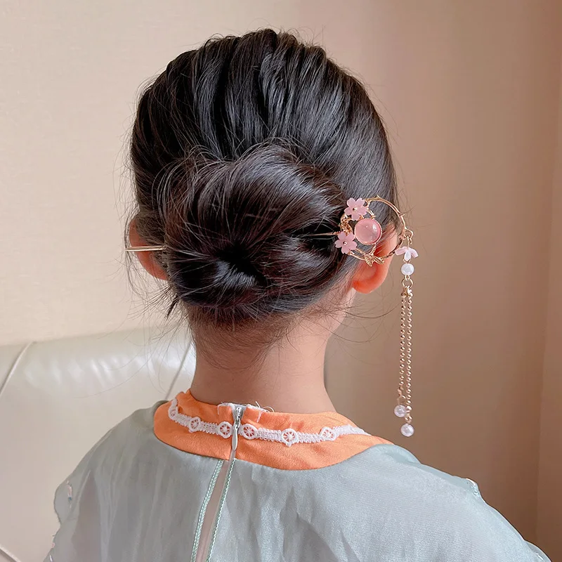 

Children's Ancient Style Hair Hairpin Step Shaking Tassel Hanfu Girls Sweet Cute Headdress Plate Hair Headdress Women Wholesale