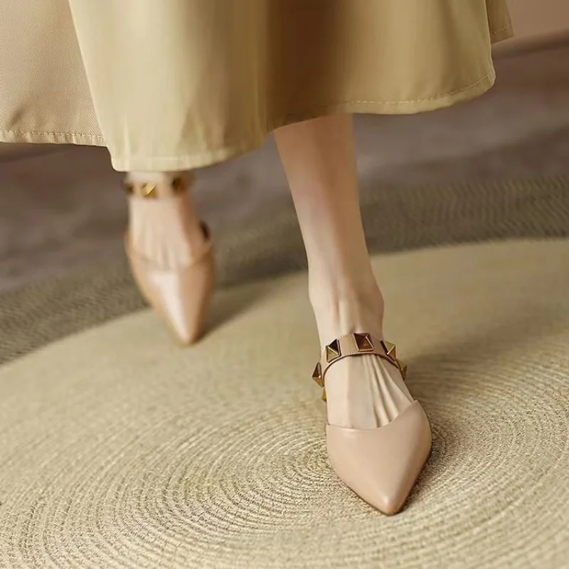 

Туфли-лодочки женские с металлической пряжкой, мягкая кожа, заостренный носок, пикантная Классическая обувь, низкий каблук, весна 2023