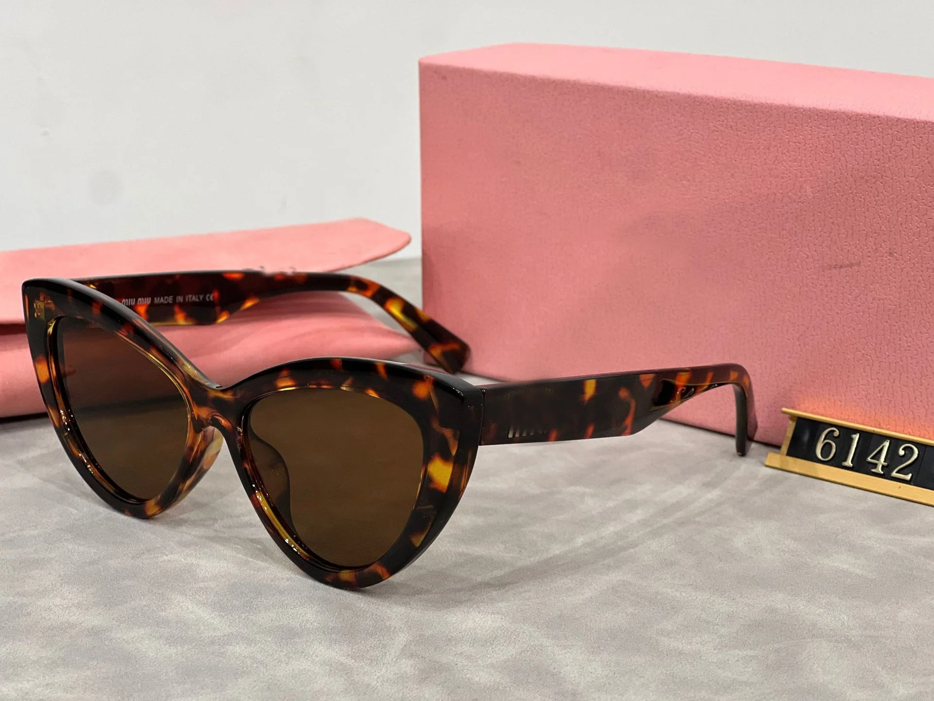 Солнцезащитные очки женские в Овальной металлической оправе с защитой от