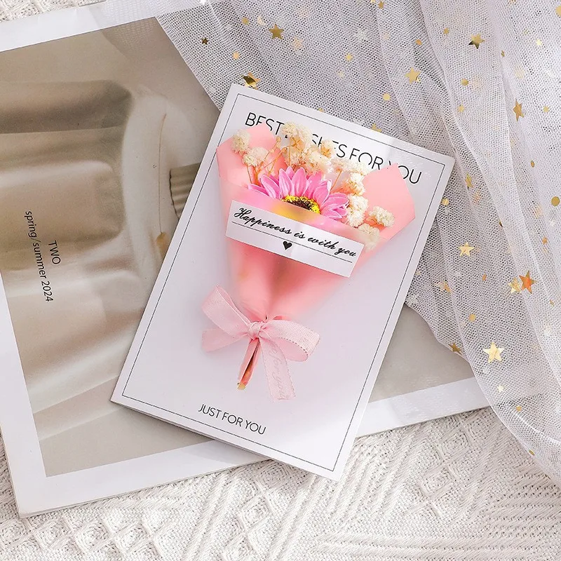 

Складная открытка с сухоцветами «Звездное небо»