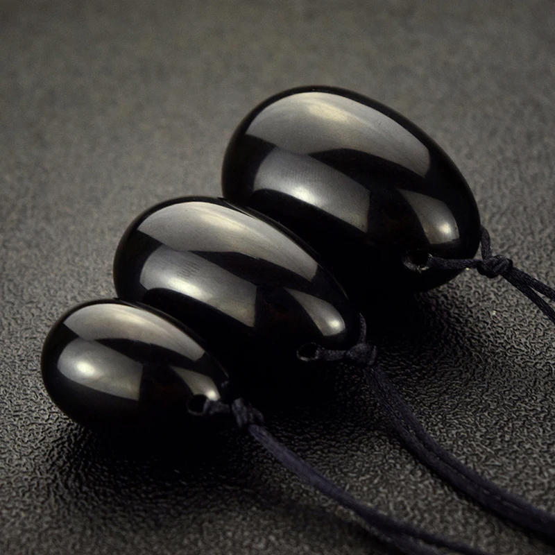 Рисунок 6 - Яйцо из черного обсидиана Yoni