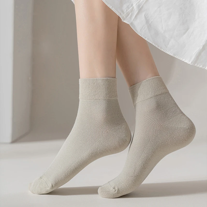 Ladies High Quality Cotton Socks Pure Color Simple Fashion Style Spring And Summer Breathable Comfortable Socks NEW Collocation