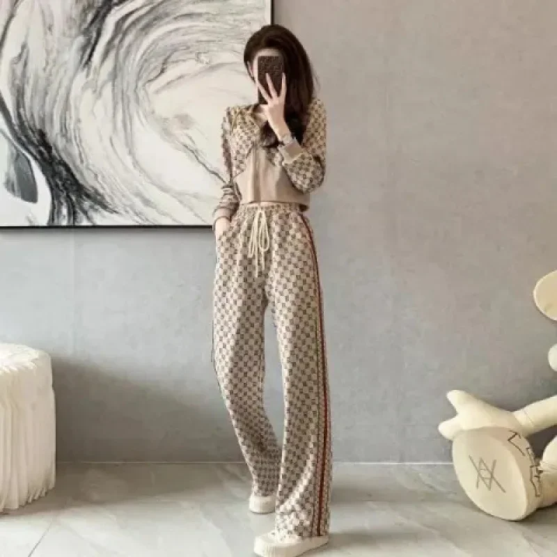 Элегантный спортивный повседневный женский костюм весна 2023 новый кардиган