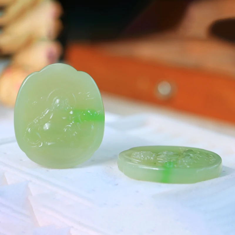 Кулон из гуаньинского материала кулон нефрита