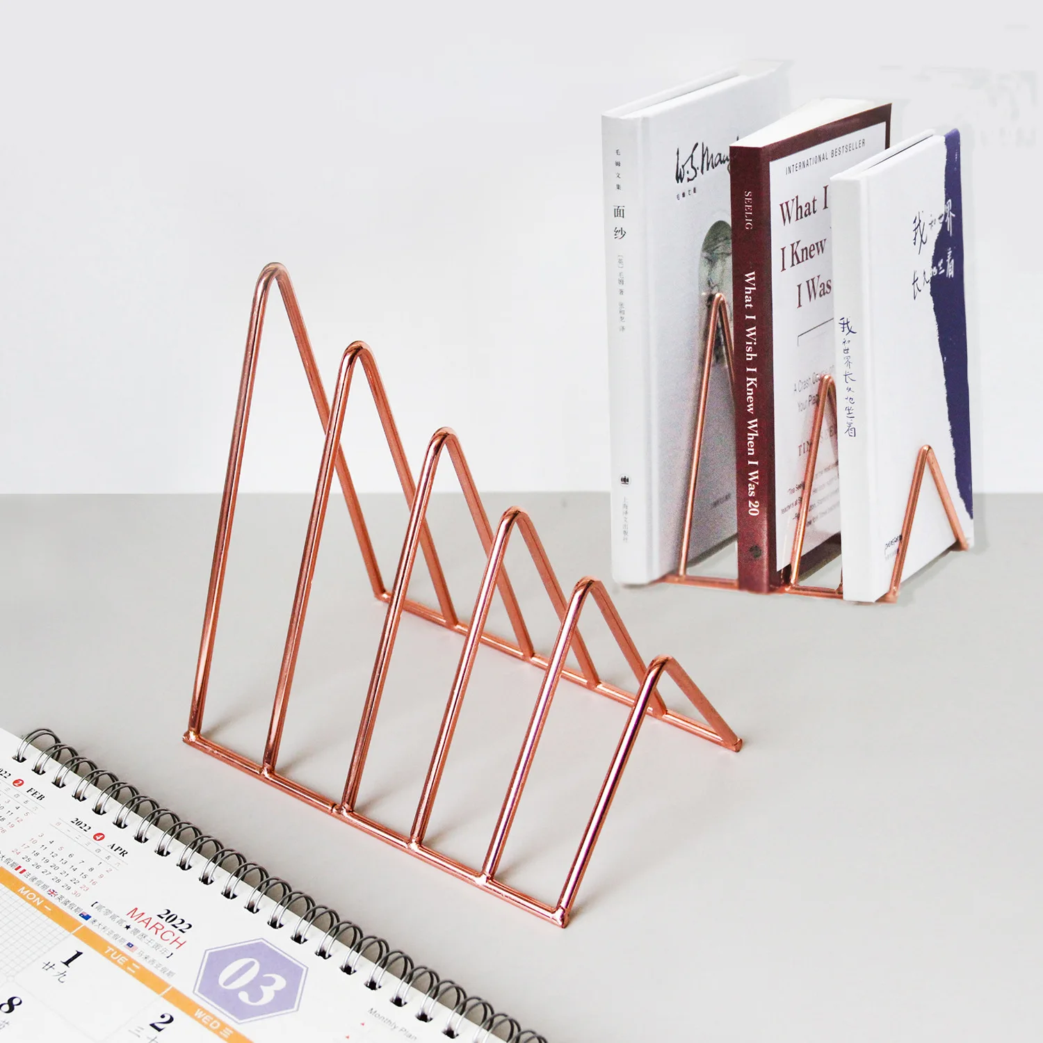 

Creative And Minimalist Desk Metal Bookshelf Iron Triangle Desktop Book And Magazine Storage Rack Organizadores De Escritorio