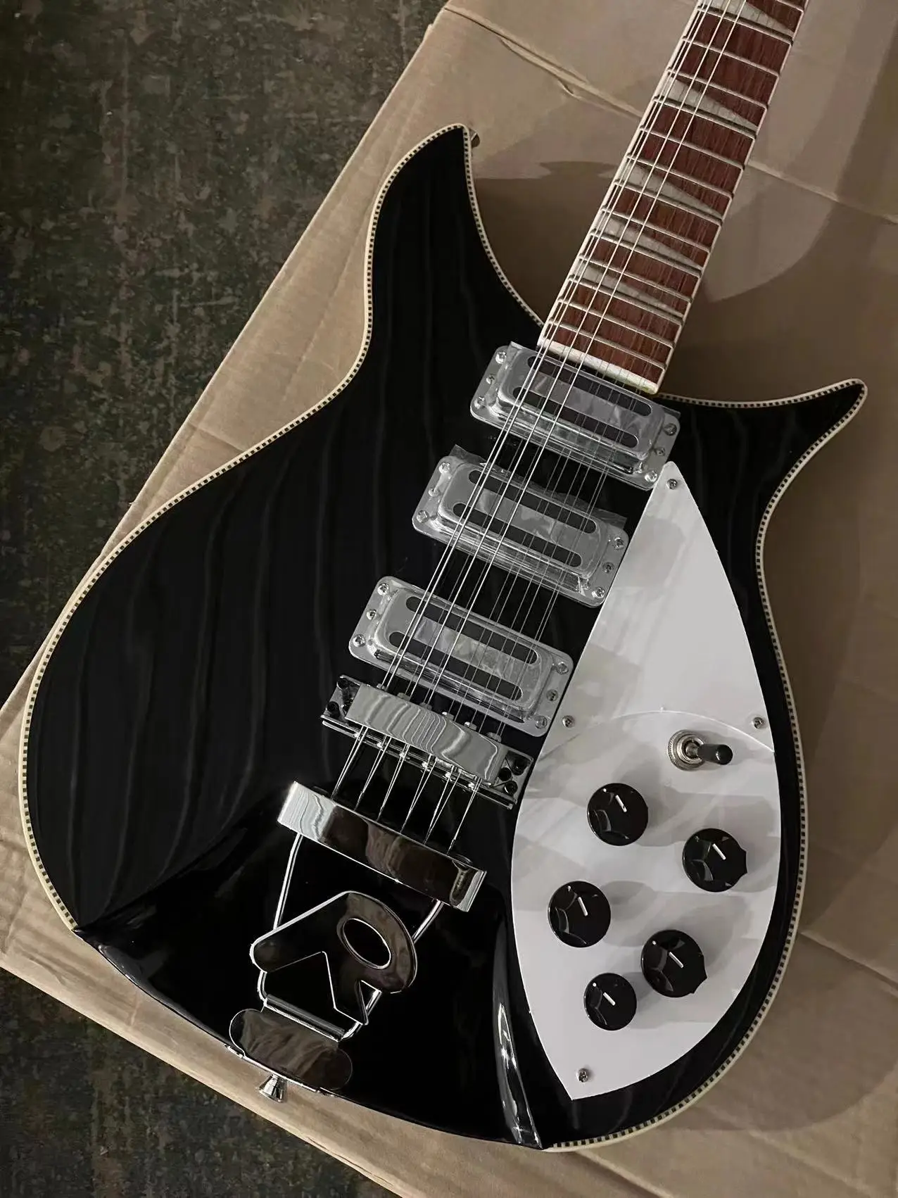 

Rick 325 Black Electric Guitar Chrome Hardware