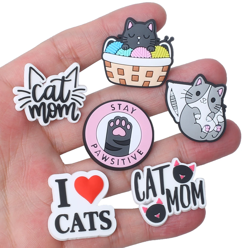 

Single Sale 1pcs the Cute Cat Shoe Charms Accessories Children Shoe Decorations Fit Wristband Croc Jibz Charms Party Present
