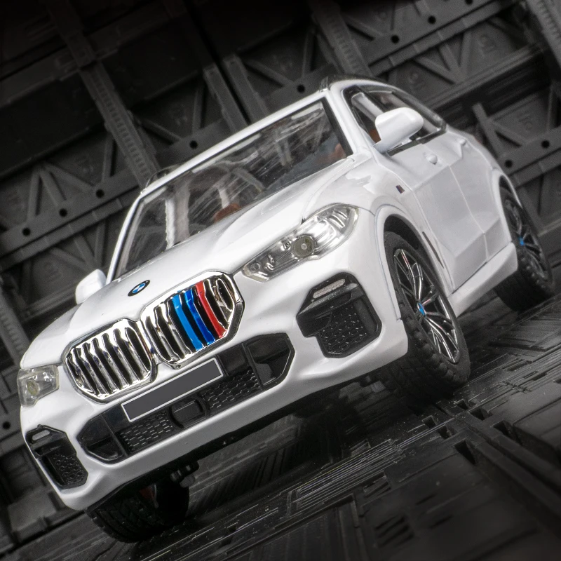 Фото Модель автомобиля BMW X5 из сплава металла в масштабе 1:24, двери, передний капот и багажник открываются, с функциями звука и света. №5