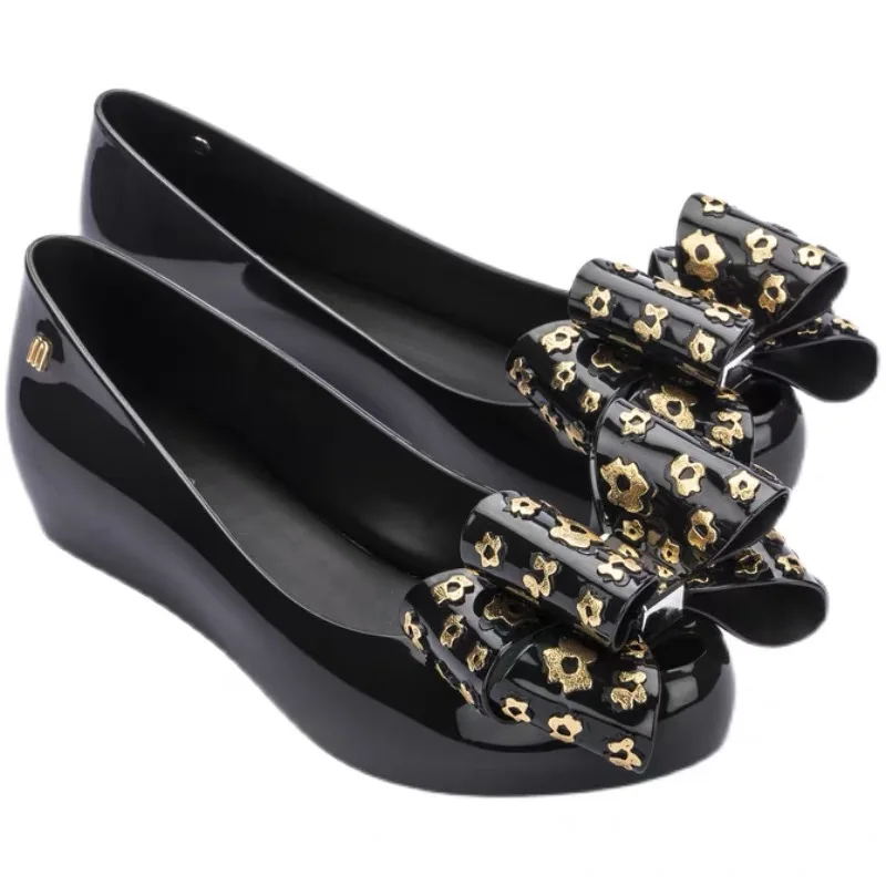 

Женские сандалии-желе на плоской подошве