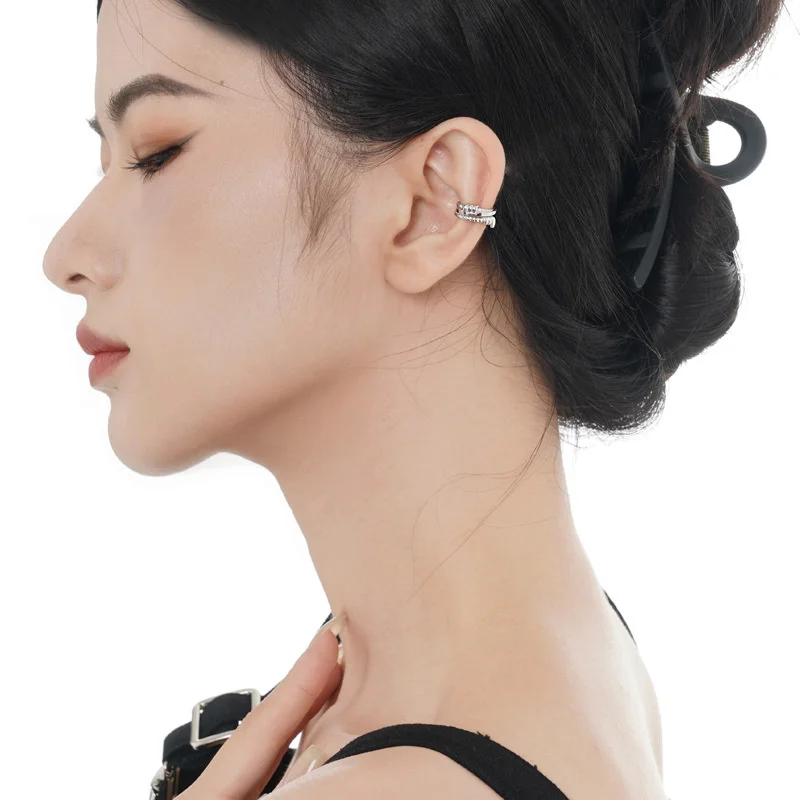 Женское кольцо из серебра 925 пробы с узлом