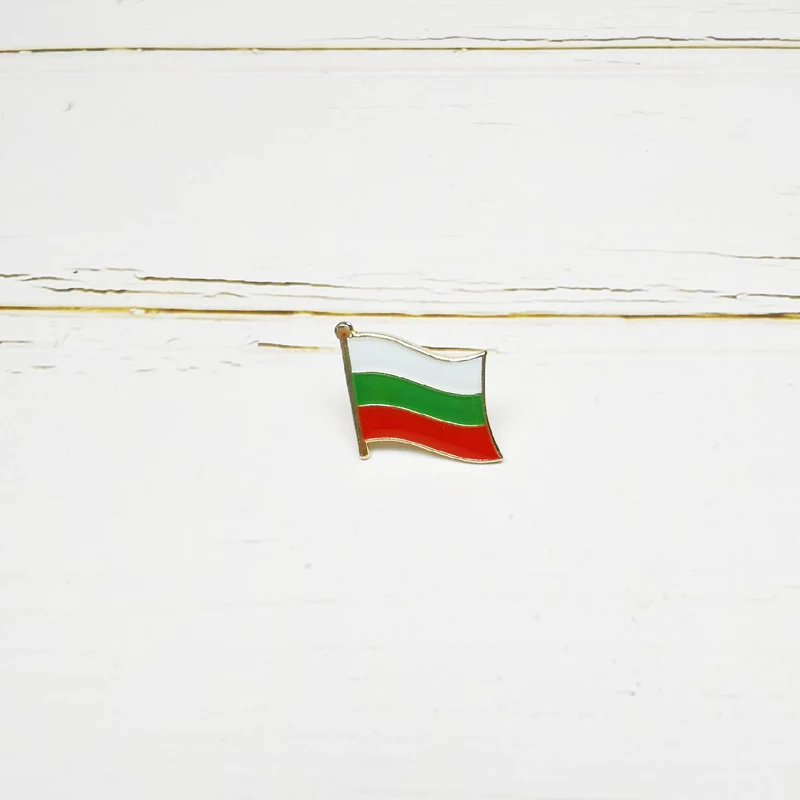 

Металлические булавки с флагами разных стран