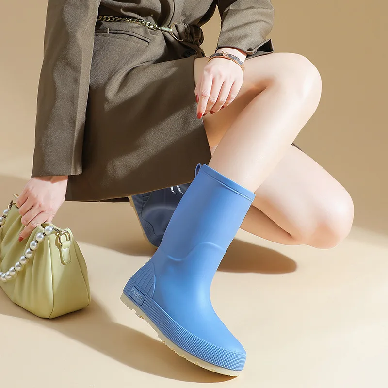 Женские непромокаемые сапоги среднего размера с противоскользящим покрытием