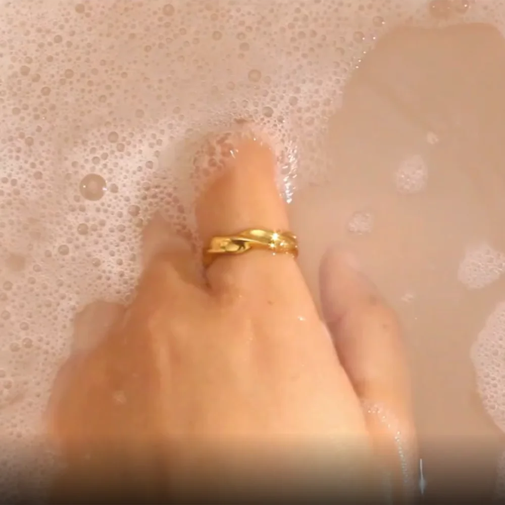 Minimalist Basic Waterwave Twist Gold Rings For Woman Stainless Steel 18K Gold Plated Waterproof Women Rings Jewelry