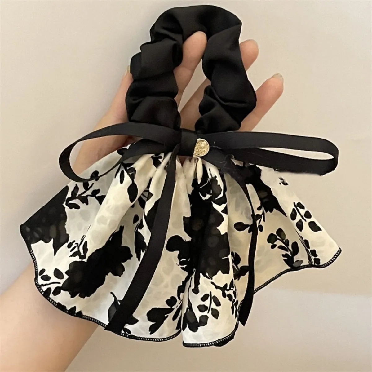 

2023 New Fasion French Elegant Flower Streamer Bow Large Hair Circle Women's New Vintage Senior Sense Rope Gentle Headwear Women